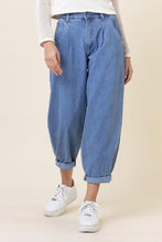 Load image into Gallery viewer, Slouchy High Waisted Jeans
